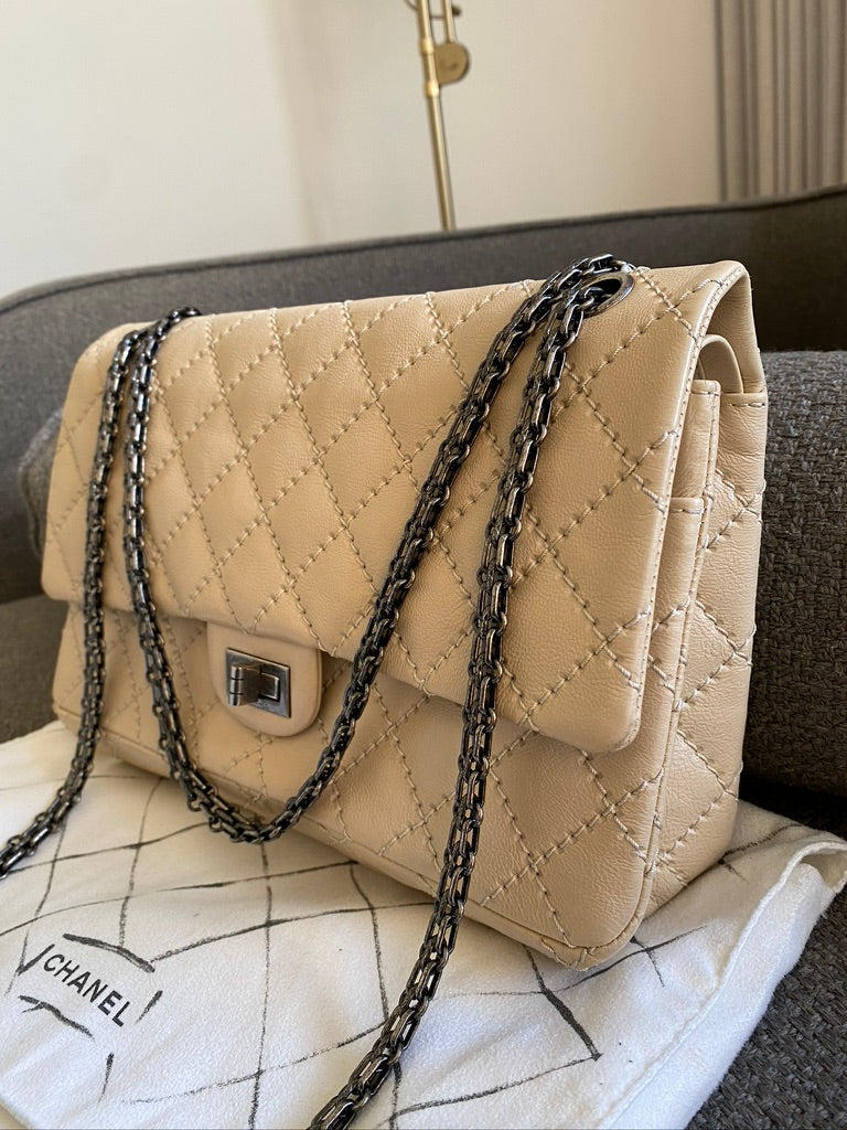 Chanel 2.55 Handbag Large - Beige - (Nypris Nypris 86.830)