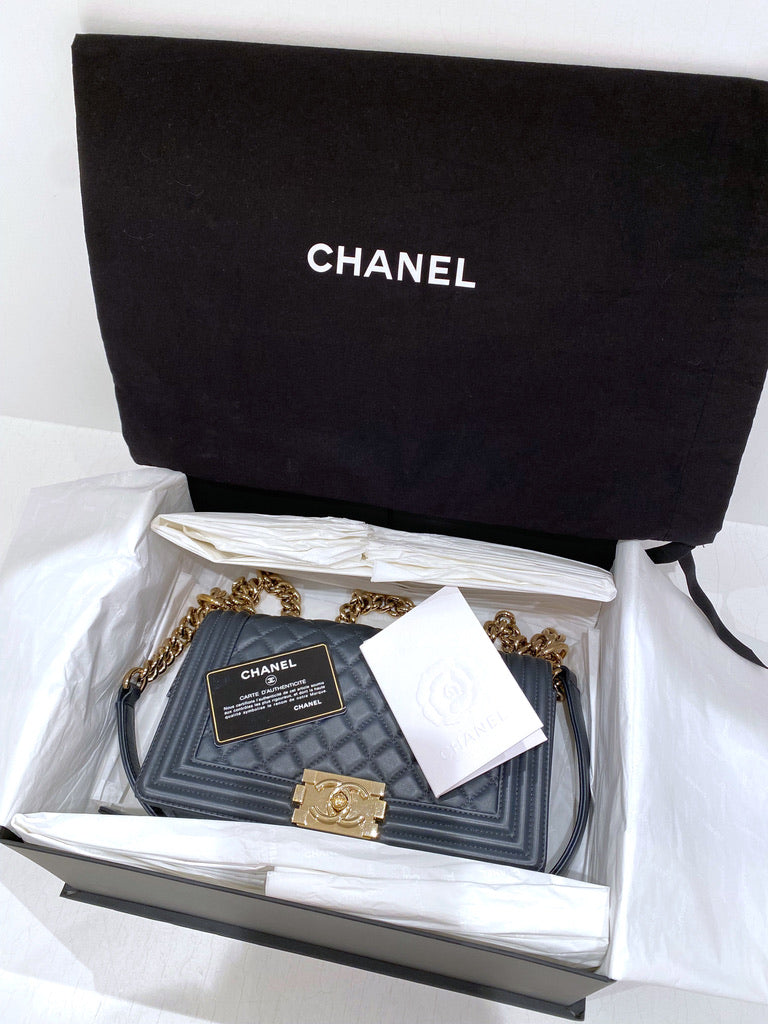 Chanel Medium Boy Bag - Mørkegrå/Mørkeblå - (Nypris 52.810 kr)