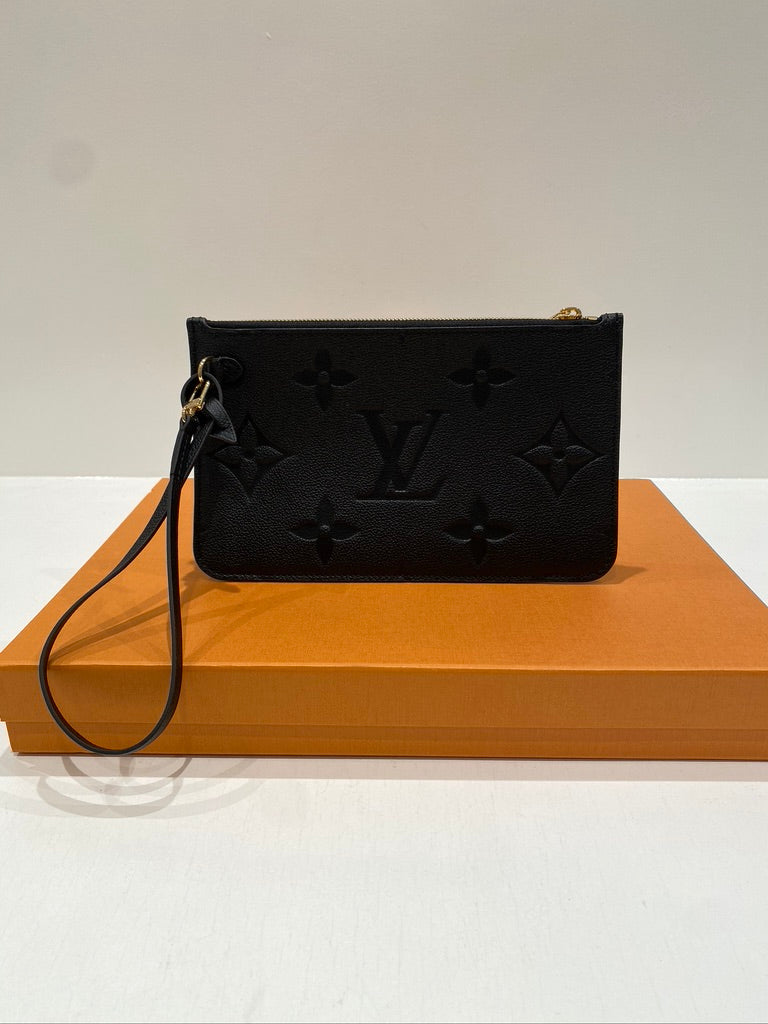 Louis Vuitton Clutch - Stort monogram. Farven er sort