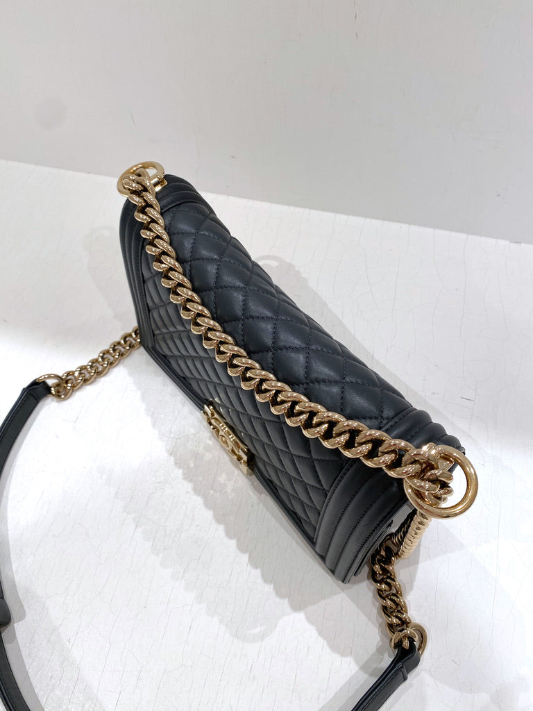 Chanel Medium Boy Bag - Mørkegrå/Mørkeblå - (Nypris 52.810 kr)