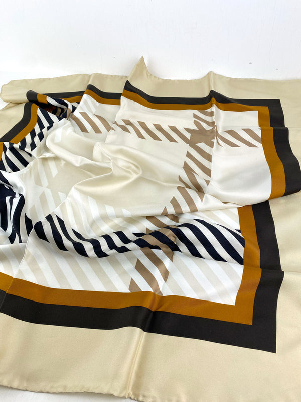 Burberry Tørklæde - Mål: ca 88x88 cm - (Nypris 1.995 kr) HELT NYT!!!