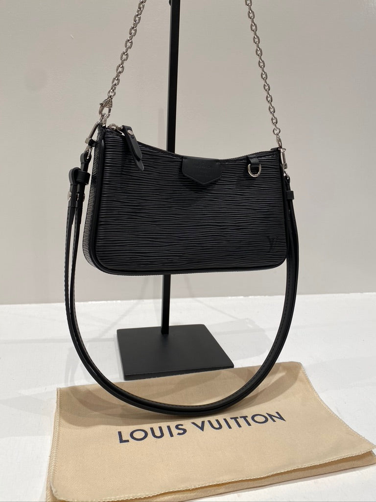 Louis Vuitton Easy Pouch On Strap Epi - (Nypris ca 11.600 kr)
