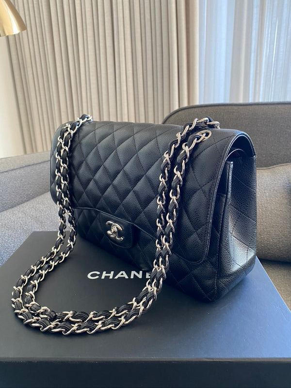 Chanel Classic Large Flap - (Nypris 86.830 kr)