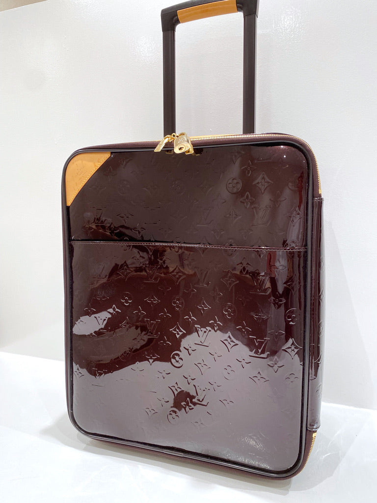 Louis Vuitton Trolley (45 cm)/Kabinekuffert  I Bordeaux Vernis- (Nypris ca 21.000 for en lignende kuffert)