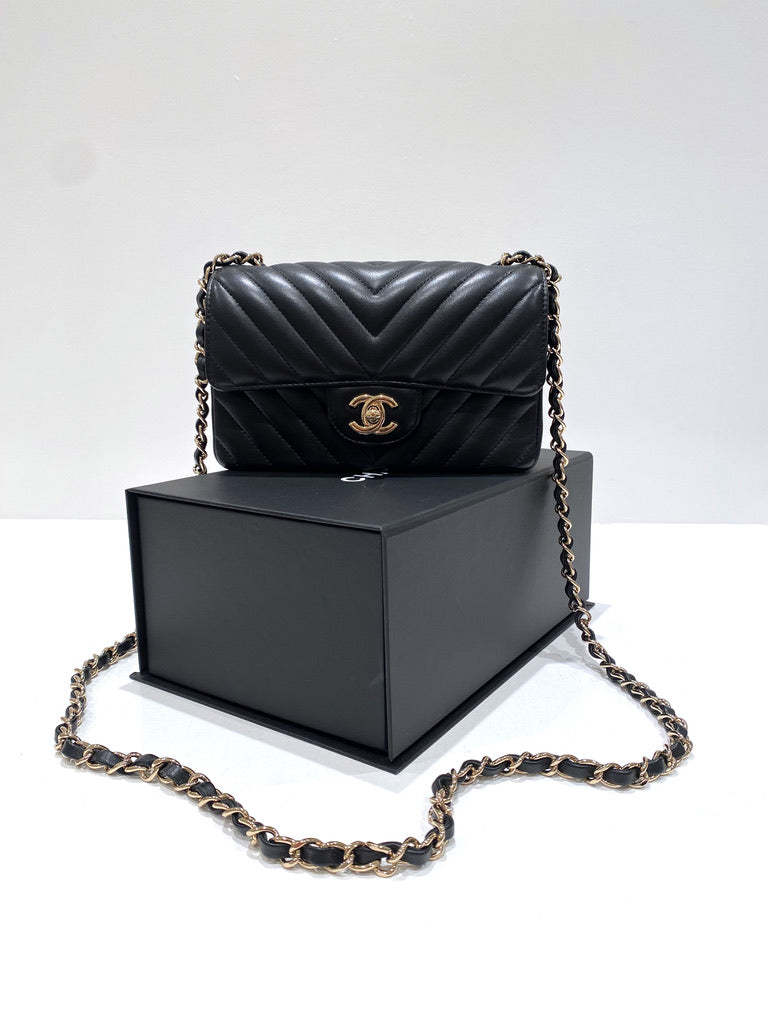 Chanel Mini Flap Bag Chaveron - Sort Med Guldhardware - (Nypris 38.730 kr