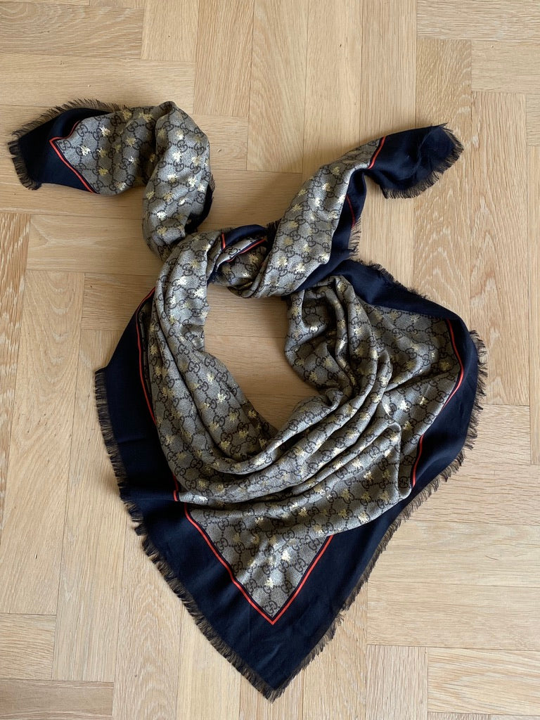 Gucci Stort Tørklæde - Mål: 135x135 cm - (Nypris ca 4.500 kr)