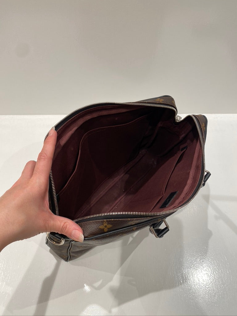 Louis Vuitton Monogram Porte-Documents/ Klassisk Arbejdstaske - (Nypris ca 17.600 kr)