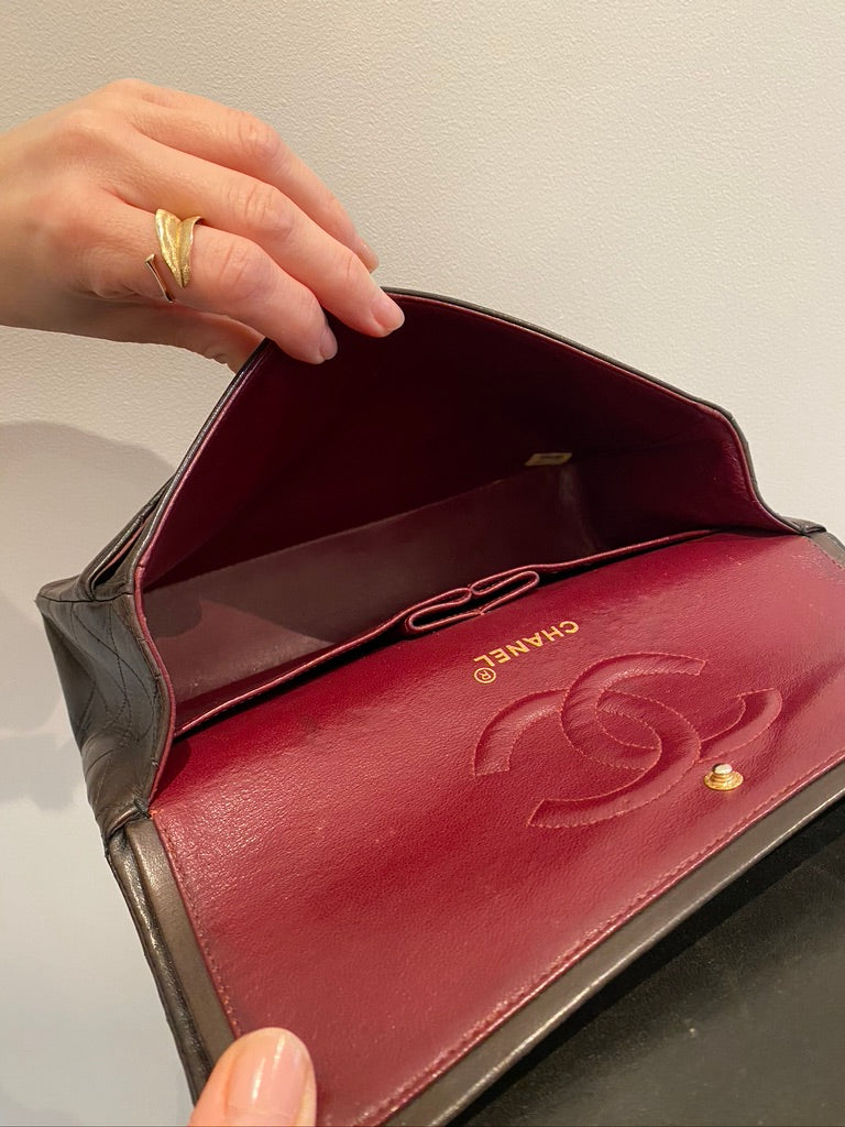Chanel Medium Classic Flap - Ældre Model - (Nypris 80.580 kr i 2025)