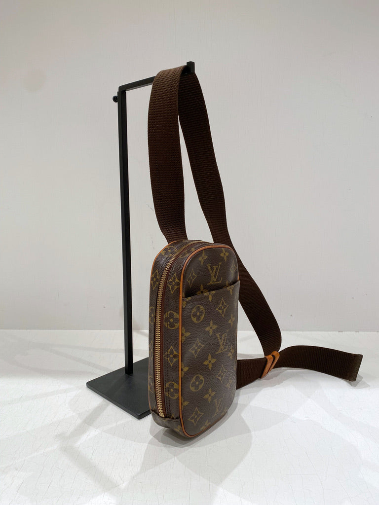 Louis Vuitton Slingbag - Monogram