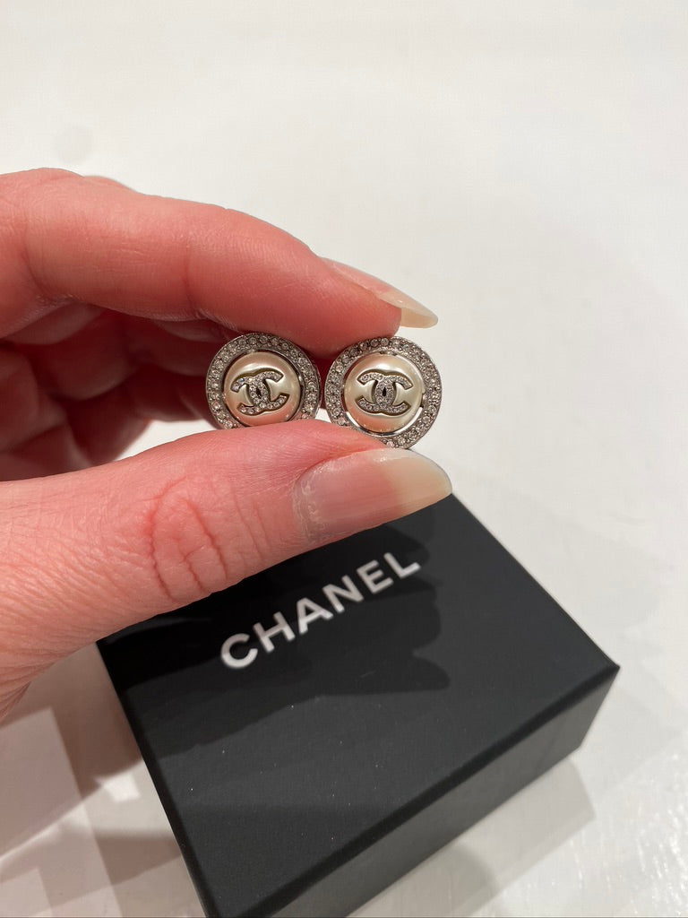Chanel Stud/Ørestikker - (Nypris ca 5.000- 5.500 kr)