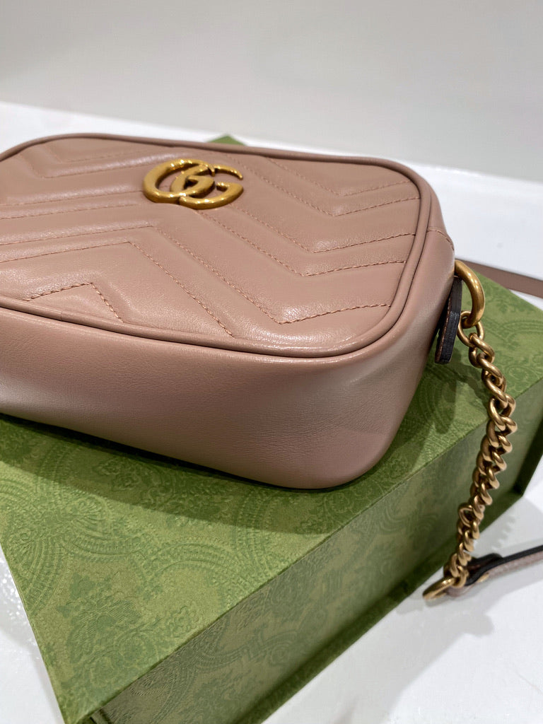 Gucci GG Marmont Mini Shoulder Bag - (Nypris 10.300 kr)