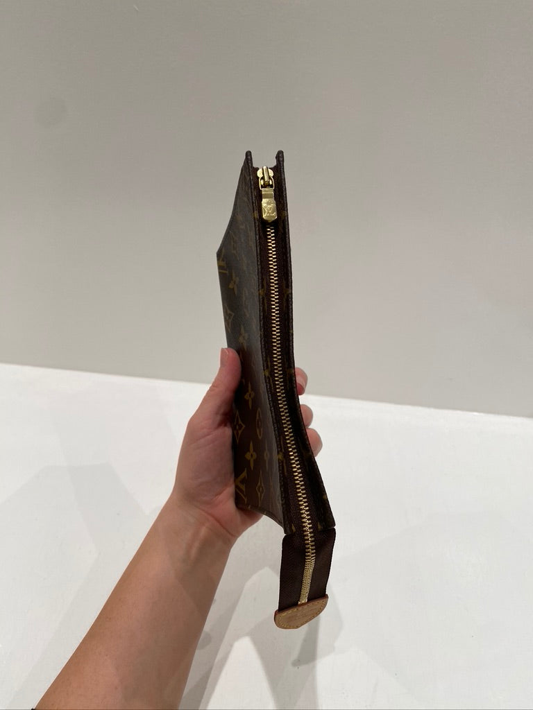 Louis Vuitton Monogram Toiletry Pouch 19 i klassisk monogram canvas