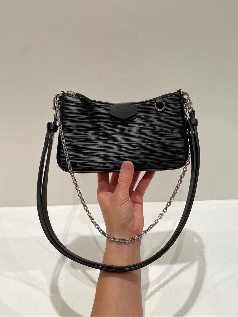 Louis Vuitton Easy Pouch On Strap Epi - (Nypris ca 11.600 kr)