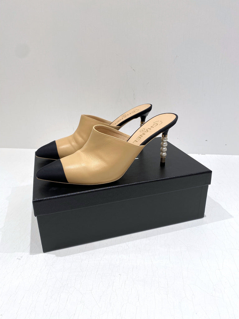 Chanel Stiletter - Str 40/ Passer ca str 39,5 - (Nypris ca 9.800 kr)