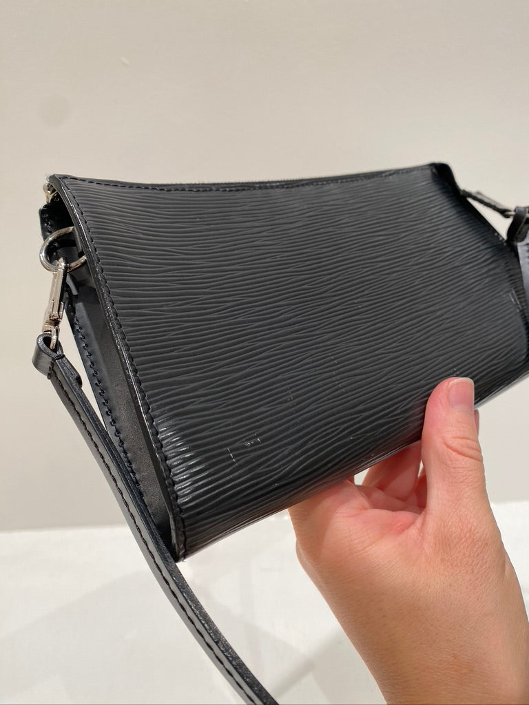 Louis Vuitton Epi Pochette Taske