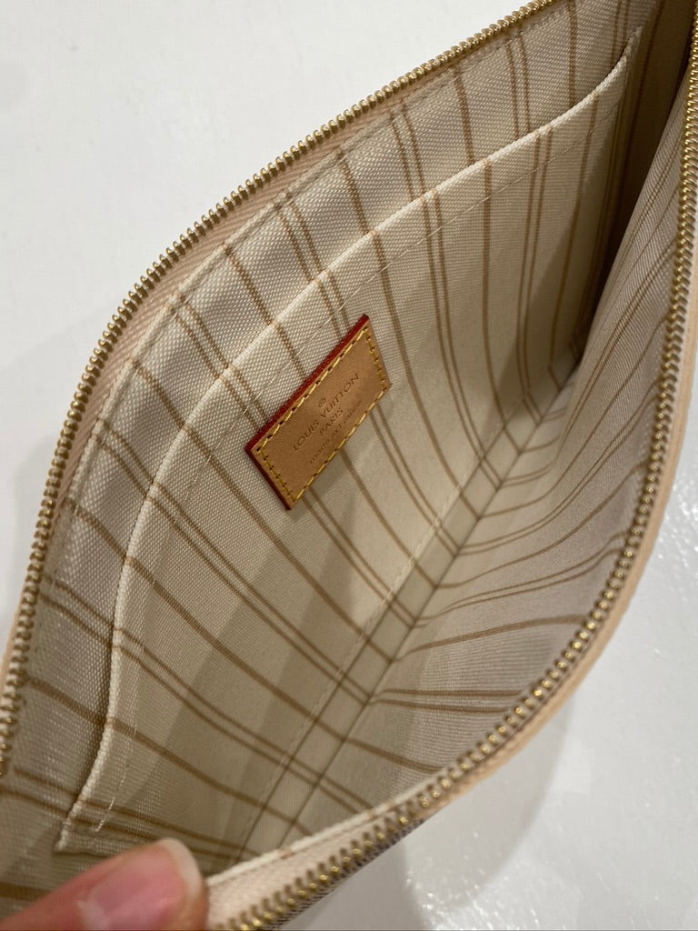 Louis Vuitton Clutch Damier Azur -  (Fra Neverfull Taske)