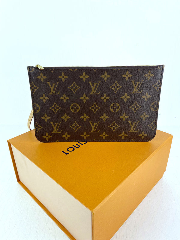 Louis Vuitton Clutch - Monogram