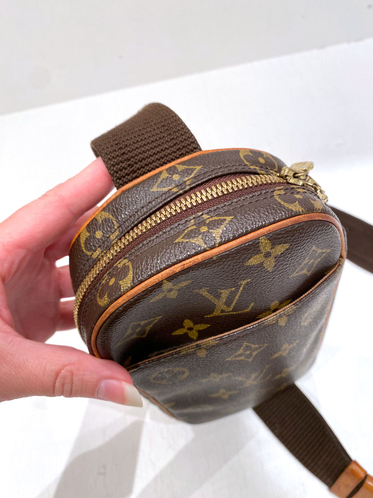 Louis Vuitton Slingbag - Monogram