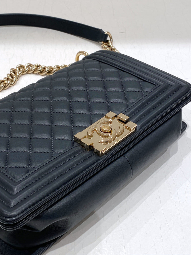 Chanel Medium Boy Bag - Mørkegrå/Mørkeblå - (Nypris 52.810 kr)