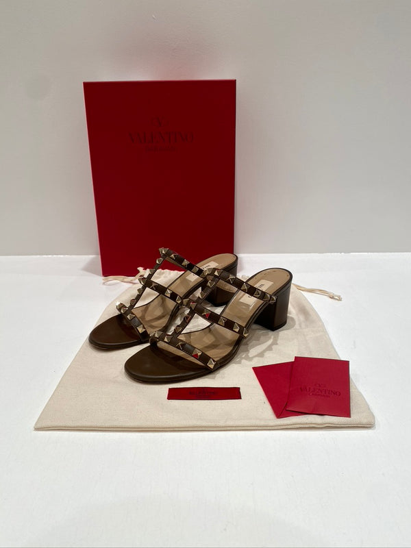 Valentino Rockstud Calfskin Leather Slide Sandal - Str 37,5. (Nypris ca 5.580 kr)