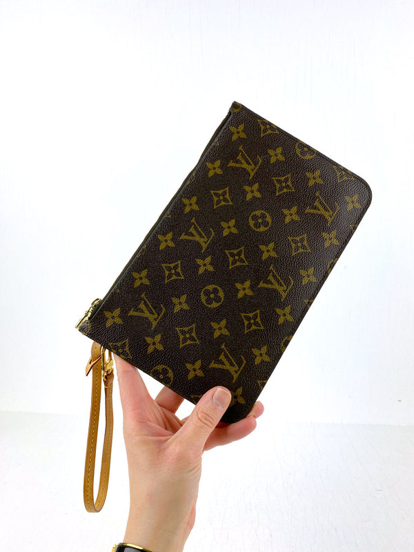 Louis Vuitton Clutch - Monogram