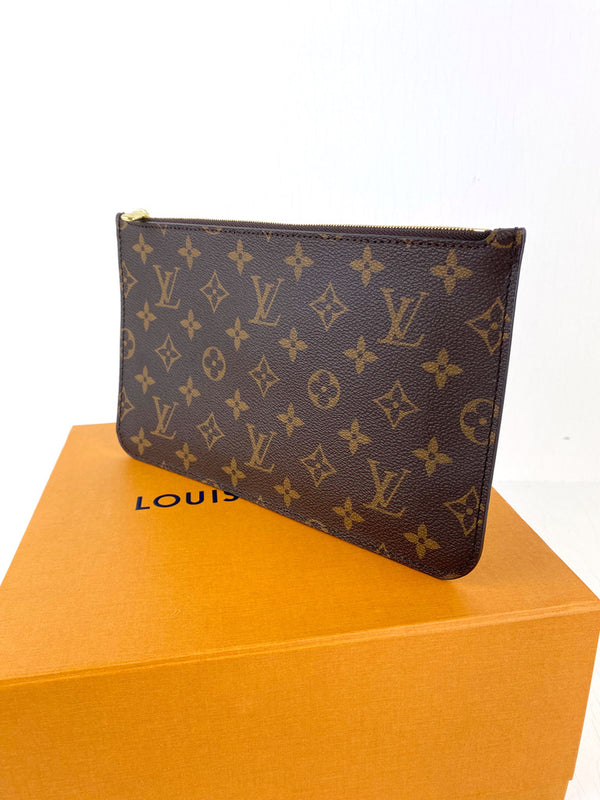 Louis Vuitton Clutch - Monogram