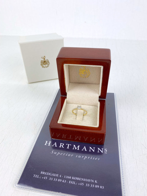 Hartmann´s - Ring 18 Karat Guld Med 21 Diamanter. (Anslået Forsikringsværdi 34.500 kr)
