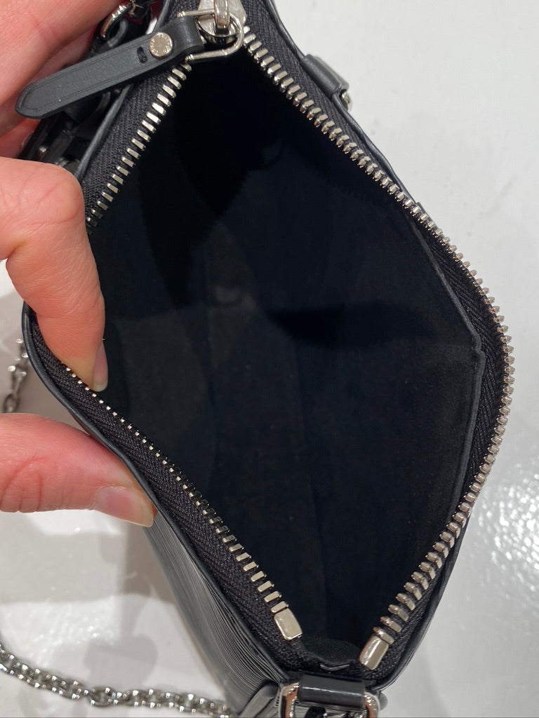 Louis Vuitton Easy Pouch On Strap Epi - (Nypris ca 11.600 kr)