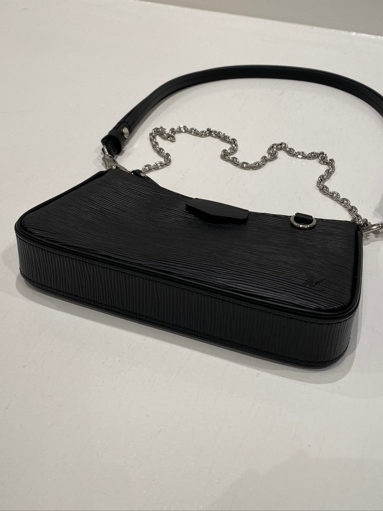 Louis Vuitton Easy Pouch On Strap Epi - (Nypris ca 11.600 kr)