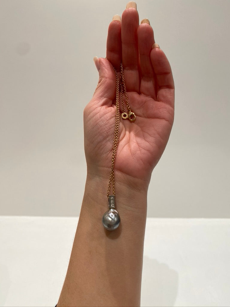 Smykkevedhæng i 14 Karat Hvidguld - Fra A. Dragsted i Store Kongensgade