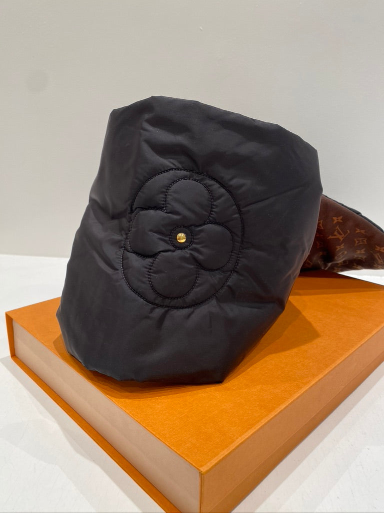 Louis Vuitton Tørklæde/ Vendbart Sort Eller Mogogram