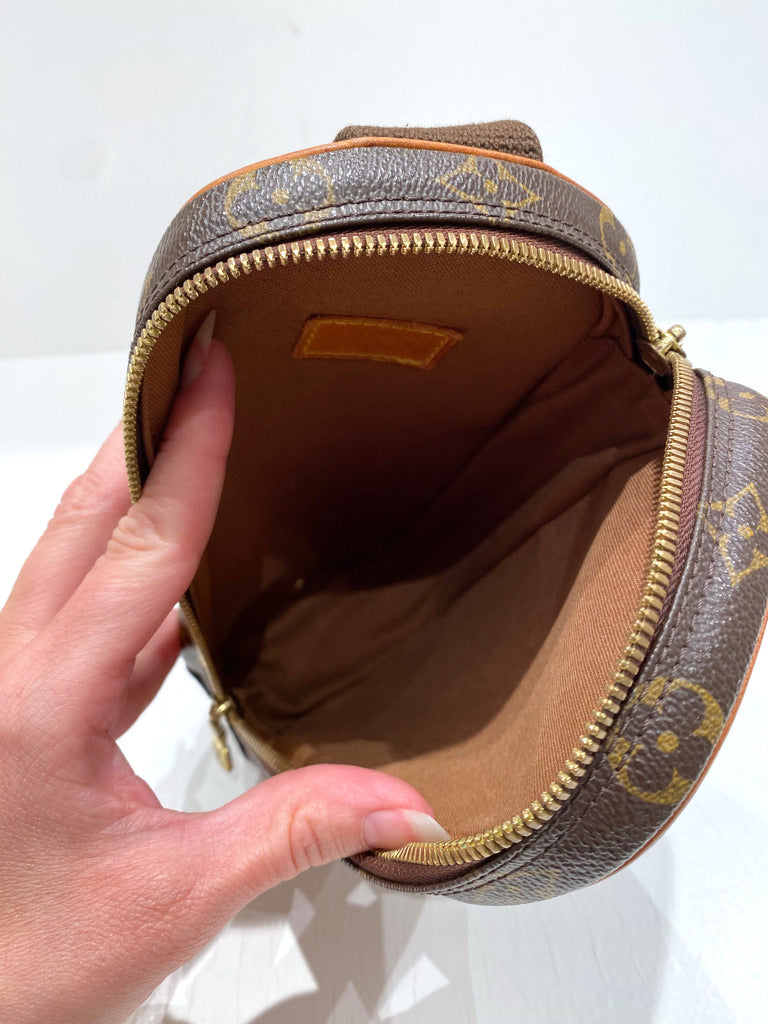 Louis Vuitton Slingbag - Monogram