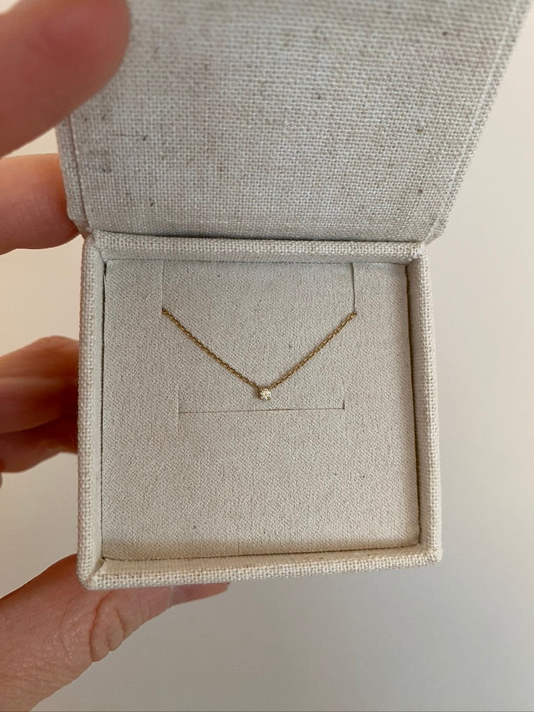 Longvè - Tiny Diamond Necklace 14 Karat Guld (0.03 ct.) - (Nypris ca 3.645kr)