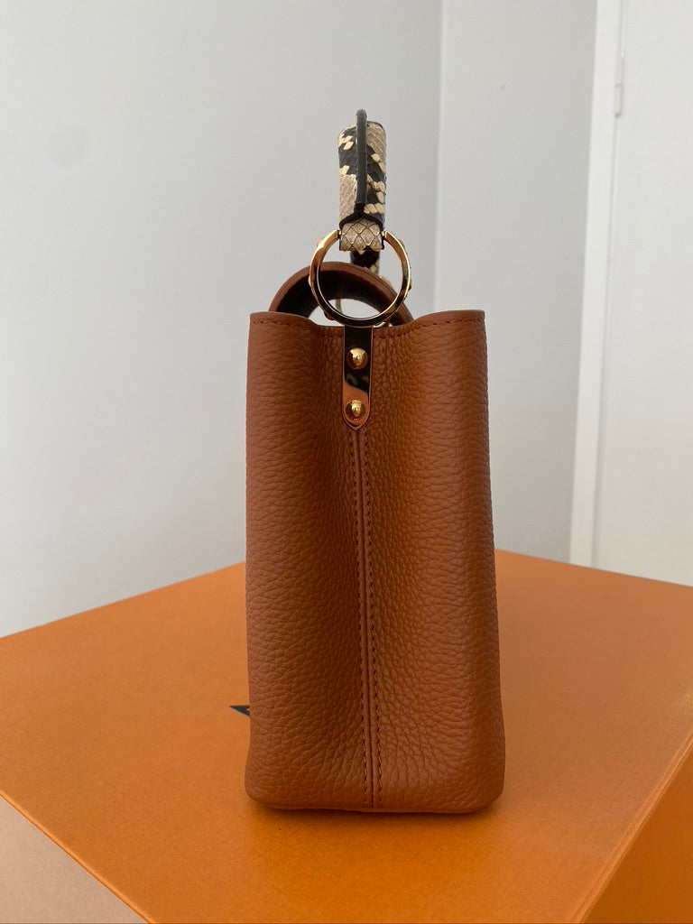 Louis Vuitton - Capucines BB - Taske med Python/Brun - (Nypris ca 45.000 kr-50.000 kr)
