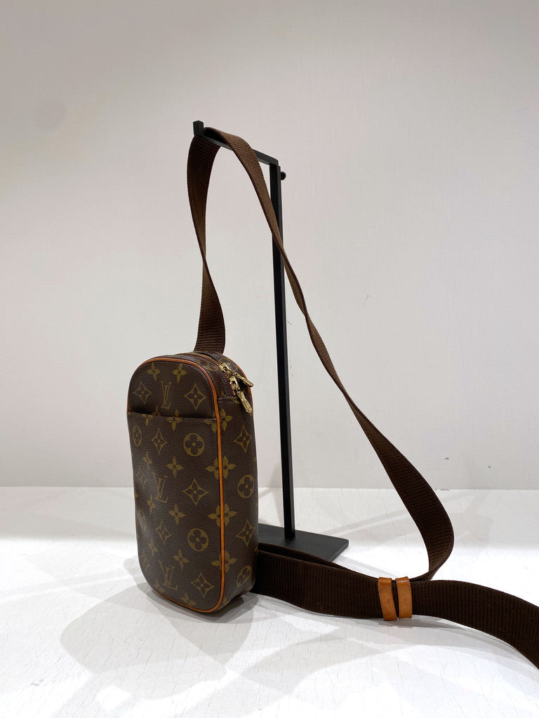 Louis Vuitton Slingbag - Monogram