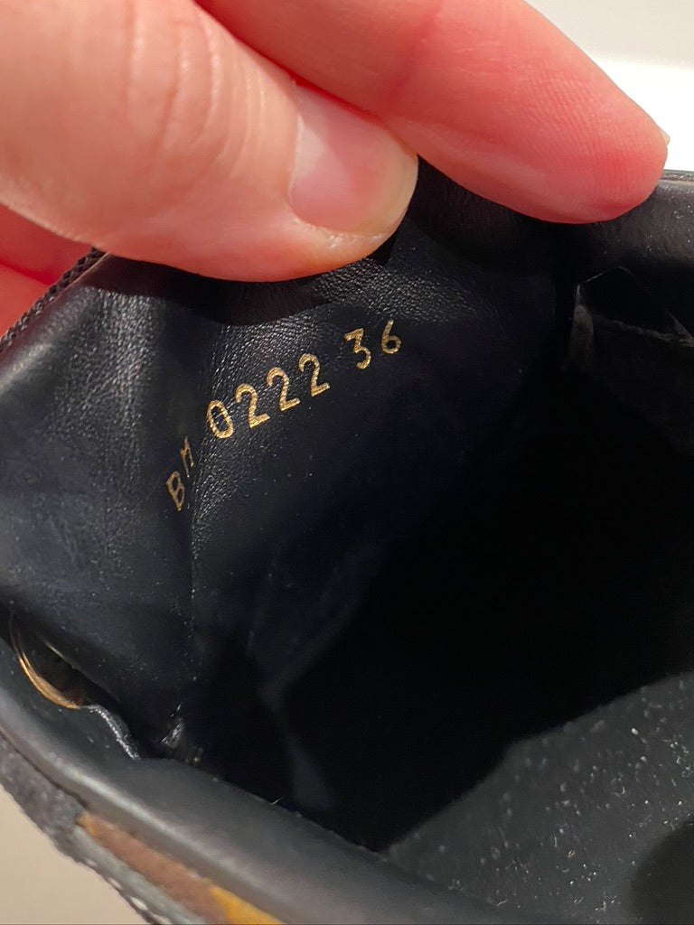 Louis Vuitton Run Away Trainer - Passer ca str 37 (Oprindeligt Str 36 Men De Er Store I Størrelsen) - (Nypris 7.250 kr)