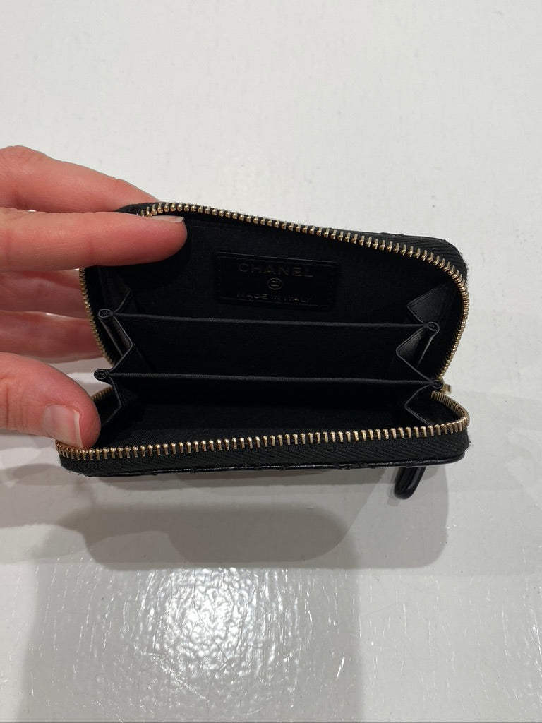 Chanel  Black Camellia Small Zip Purse - (Nypris ca 6-7.000 kr)