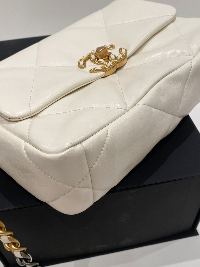 Chanel 19 Small Handbag/Crossbody  - (Nypris 50.850 kr)