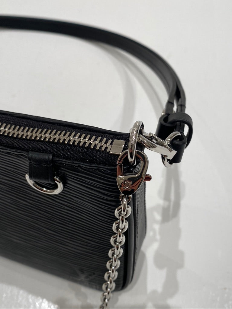 Louis Vuitton Easy Pouch On Strap Epi - (Nypris ca 11.600 kr)
