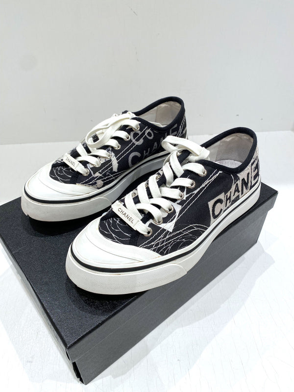 Chanel Sneakers - Str 37,5 - (Nypris 5.870 kr)