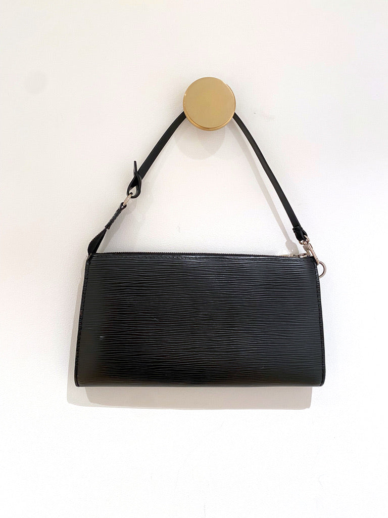 Louis Vuitton Epi Pochette Taske + Lang Rem - (Nypris For Lignende Taske 9.150 kr +  Rem Ca 2.600 kr ialt= 11.750 kr)