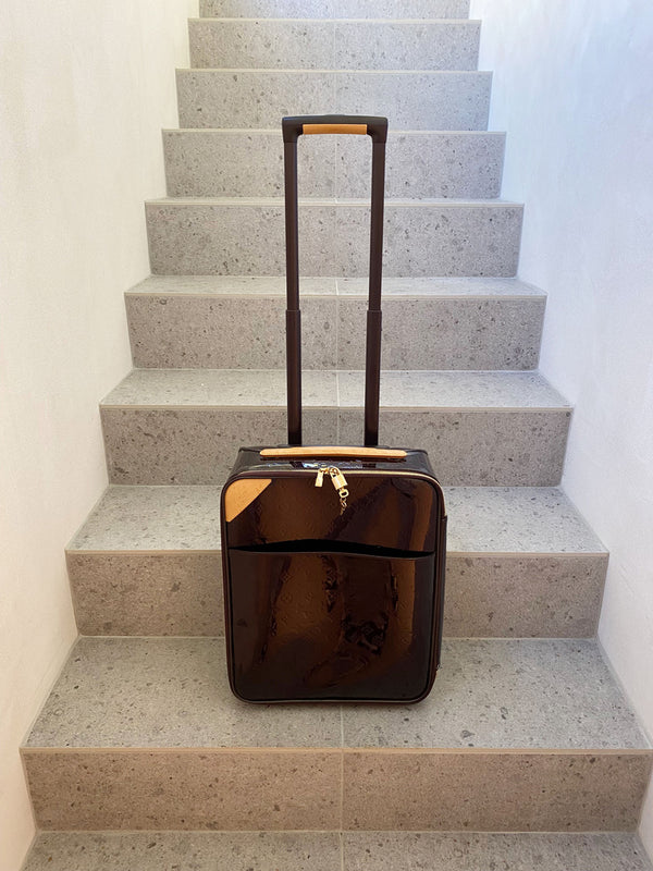 Louis Vuitton Trolley (45 cm)/Kabinekuffert  I Bordeaux Vernis- (Nypris ca 21.000 for en lignende kuffert)