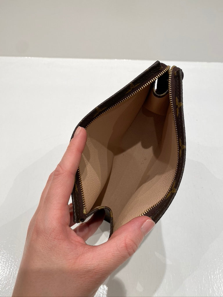 Louis Vuitton Monogram Toiletry Pouch 19 i klassisk monogram canvas