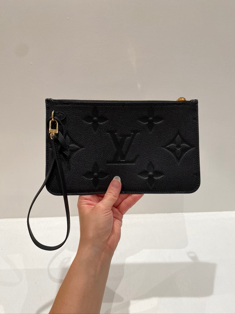 Louis Vuitton Clutch - Stort monogram. Farven er sort