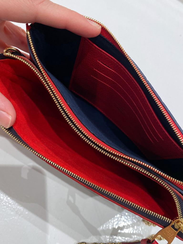 Louis Vuitton Double Zip Pochette Bag - Farve Rød & Blå - (Nypris 10.000 kr)