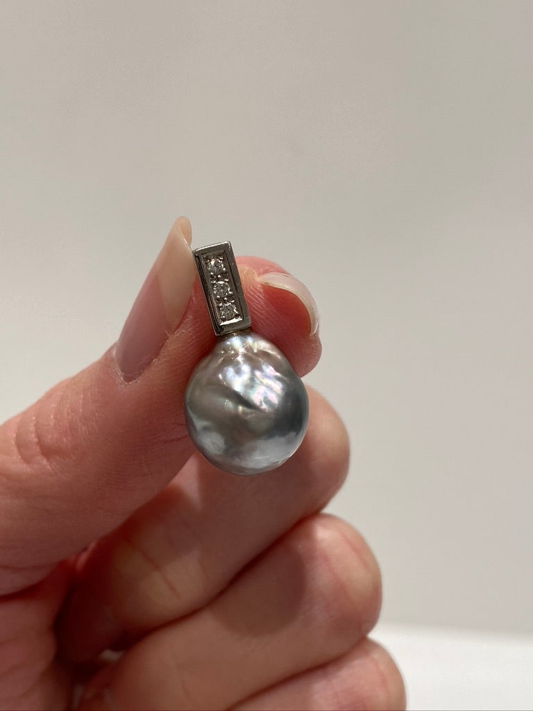 Smykkevedhæng i 14 Karat Hvidguld - Fra A. Dragsted i Store Kongensgade