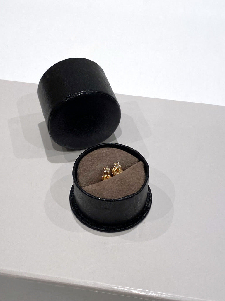Ole Lynggaard - Mini Shooting Stars 18K Guld Øreringe m. Diamant - (Nypris 10.900 kr)