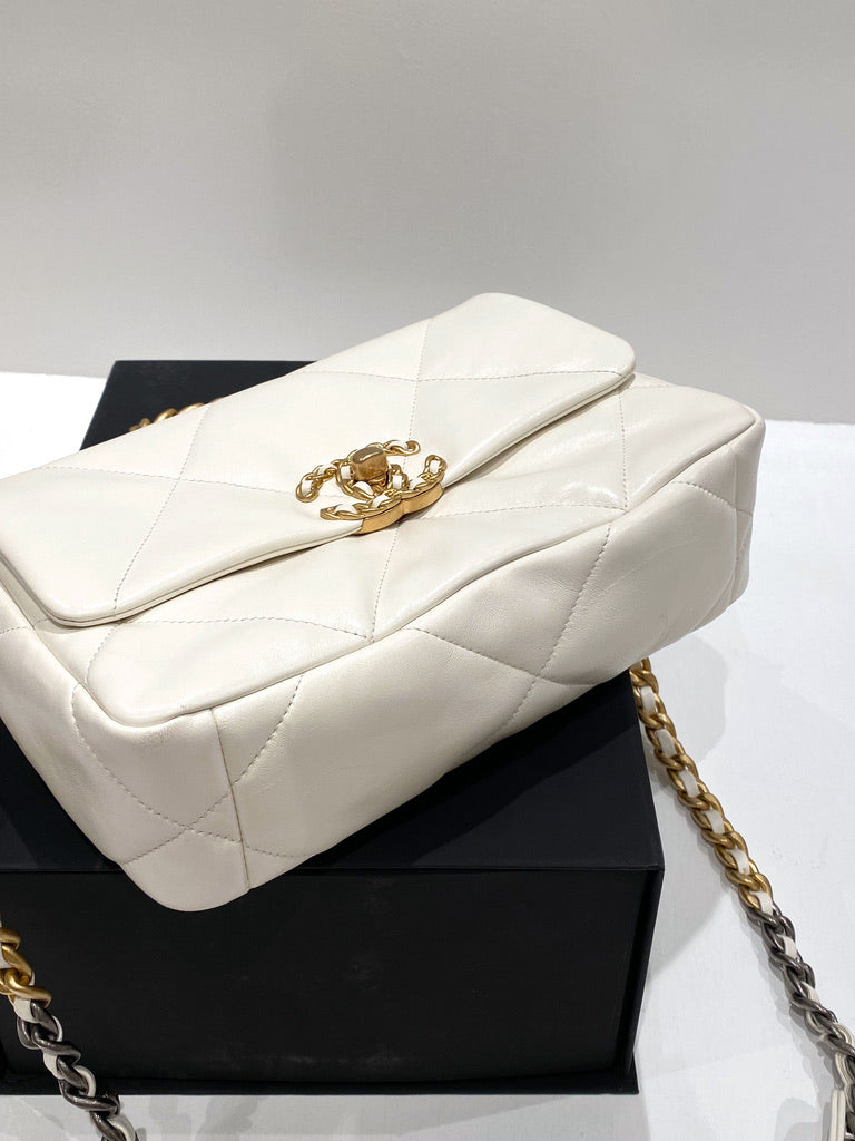 Chanel 19 Small Handbag/Crossbody  - (Nypris 50.850 kr)