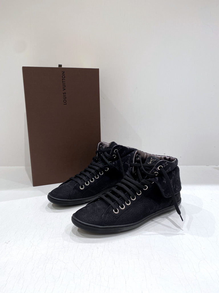 Louis Vuitton Sneakers - Str 37,5. Store i størrelsen - Passer ca str 38!