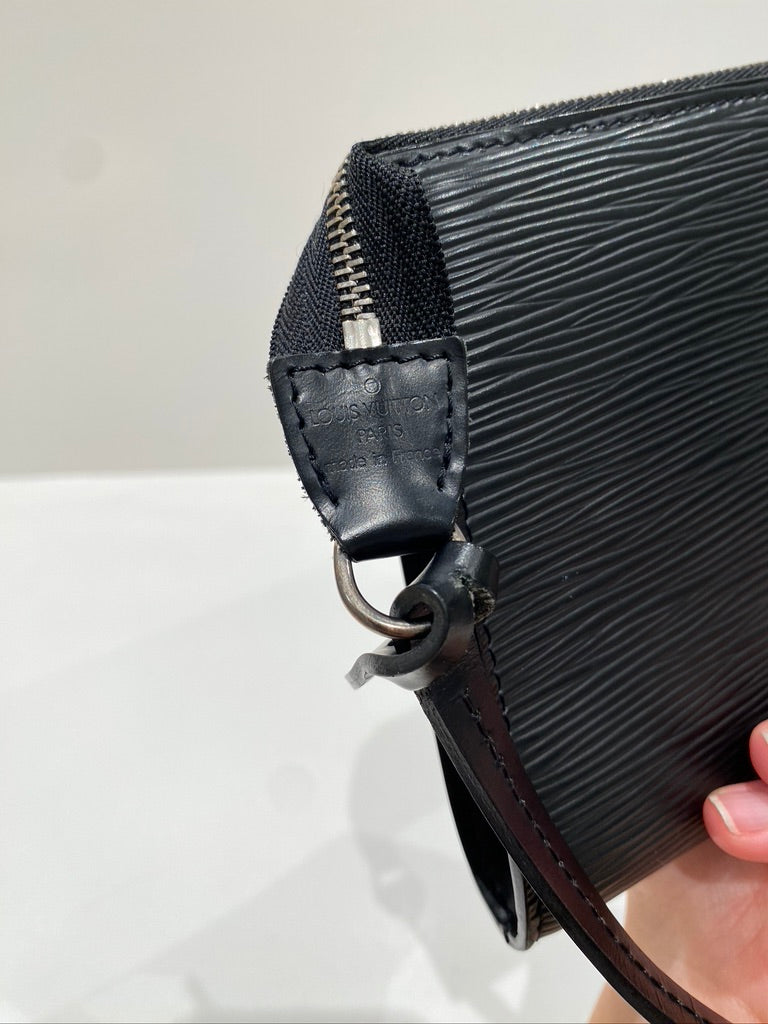 Louis Vuitton Epi Pochette Taske